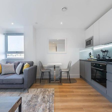 Modern Studio Apartment In 이스트그린스테드 외부 사진